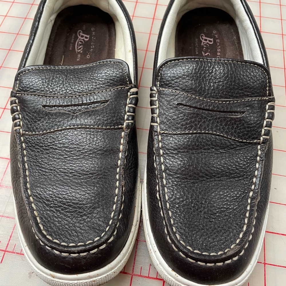 Bass dark navy leather boat shoes